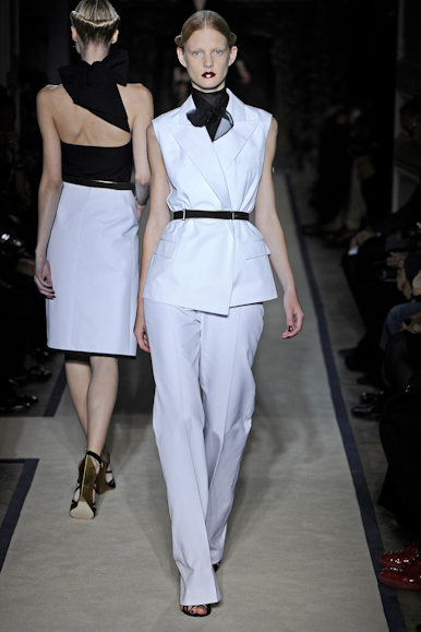 desfile-ysl-parisverao2011rtw-109