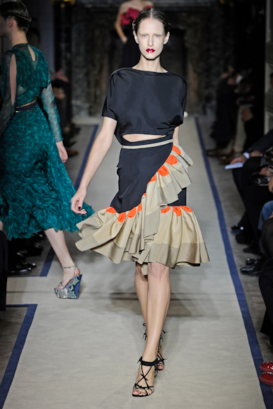 desfile-ysl-parisverao2011rtw-114