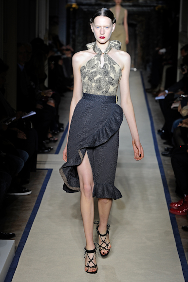desfile-ysl-parisverao2011rtw-120