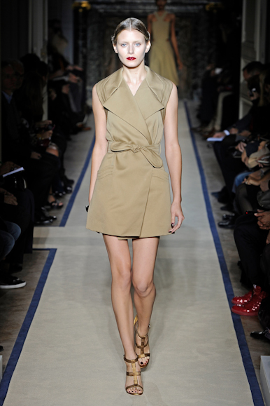 desfile-ysl-parisverao2011rtw-123