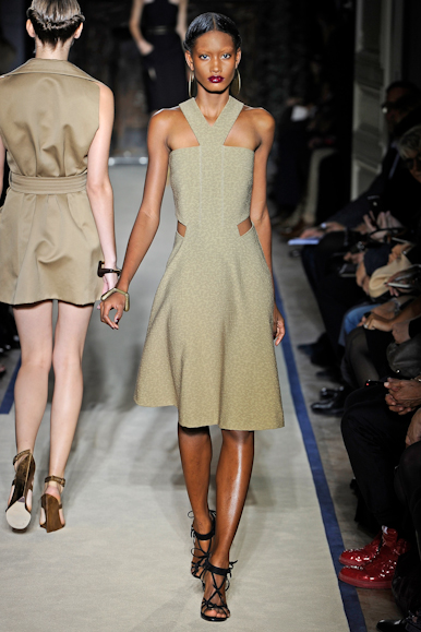 desfile-ysl-parisverao2011rtw-124