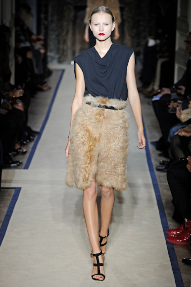 desfile-ysl-parisverao2011rtw-127