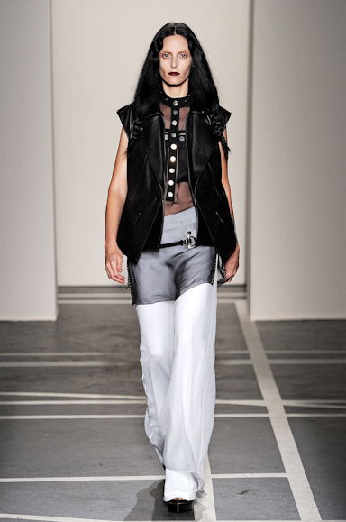 desfile-givenchy-parisverao2011rtw-111