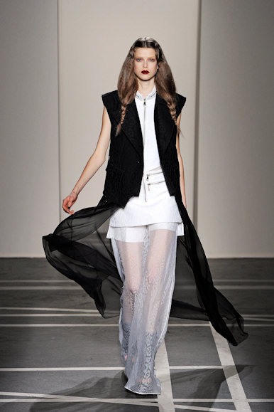 desfile-givenchy-parisverao2011rtw-113