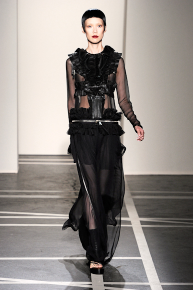 desfile-givenchy-parisverao2011rtw-116