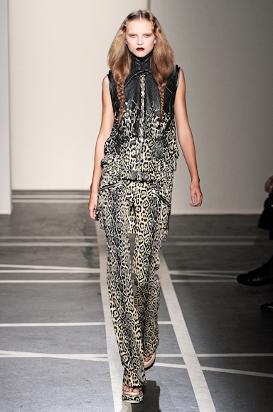 desfile-givenchy-parisverao2011rtw-134
