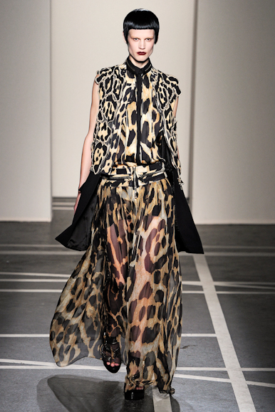 desfile-givenchy-parisverao2011rtw-136