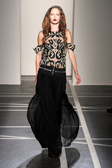 desfile-givenchy-parisverao2011rtw-137