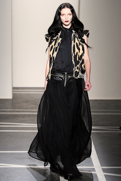 desfile-givenchy-parisverao2011rtw-140