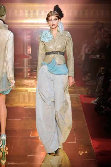 desfile-johngalliano-parisverao2011rtw-101