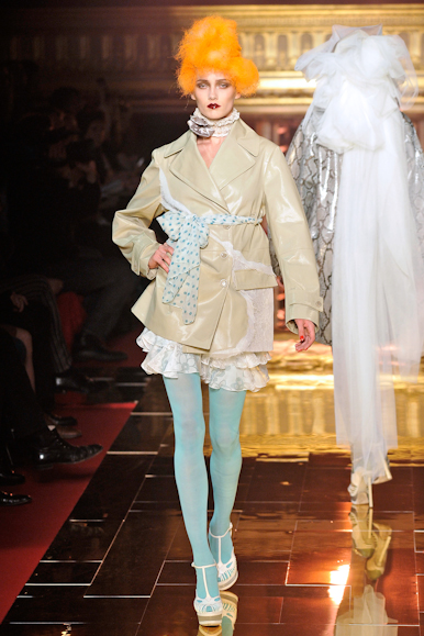 desfile-johngalliano-parisverao2011rtw-104