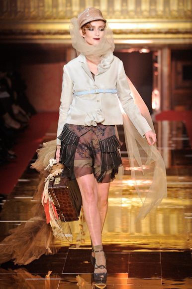 desfile-johngalliano-parisverao2011rtw-109