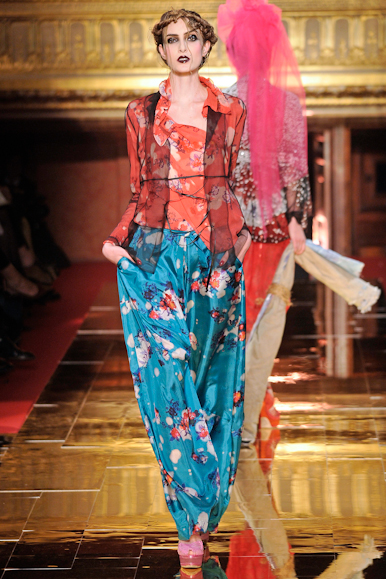 desfile-johngalliano-parisverao2011rtw-117