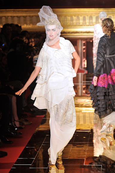 desfile-johngalliano-parisverao2011rtw-121