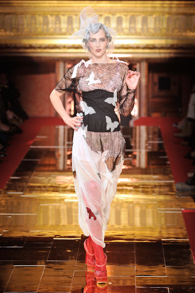 desfile-johngalliano-parisverao2011rtw-129