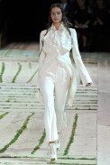 desfile-amcqueen-parisverao2011rtw-100