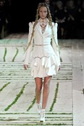 desfile-amcqueen-parisverao2011rtw-102