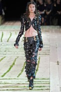 desfile-amcqueen-parisverao2011rtw-114