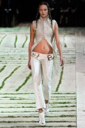 desfile-amcqueen-parisverao2011rtw-115