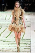 desfile-amcqueen-parisverao2011rtw-118