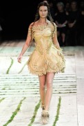 desfile-amcqueen-parisverao2011rtw-120