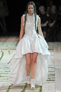desfile-amcqueen-parisverao2011rtw-122