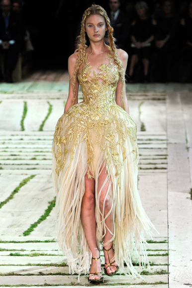desfile-amcqueen-parisverao2011rtw-128
