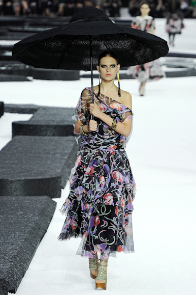 desfile-chanel-parisverao2011rtw-135