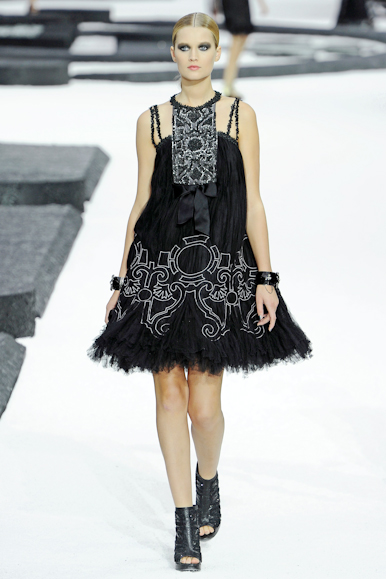 desfile-chanel-parisverao2011rtw-167
