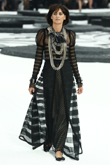 desfile-chanel-parisverao2011rtw-173