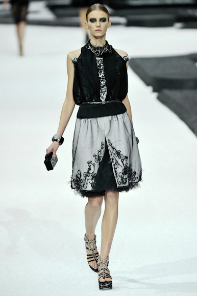 desfile-chanel-parisverao2011rtw-175
