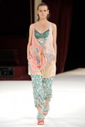 desfile-kenzo-parisverao2011rtw-101