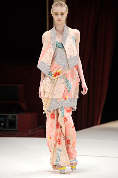 desfile-kenzo-parisverao2011rtw-105