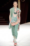 desfile-kenzo-parisverao2011rtw-106