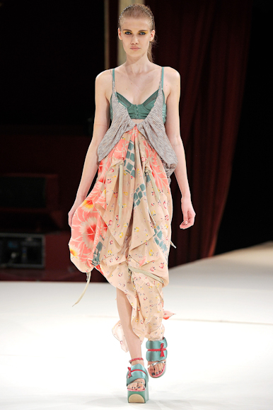 desfile-kenzo-parisverao2011rtw-107