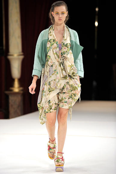 desfile-kenzo-parisverao2011rtw-110