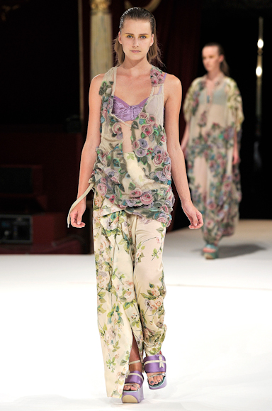 desfile-kenzo-parisverao2011rtw-112