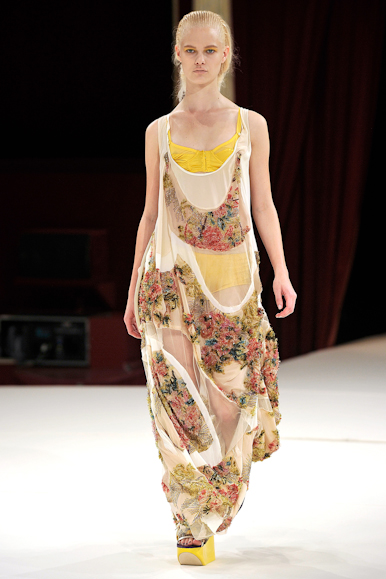 desfile-kenzo-parisverao2011rtw-115