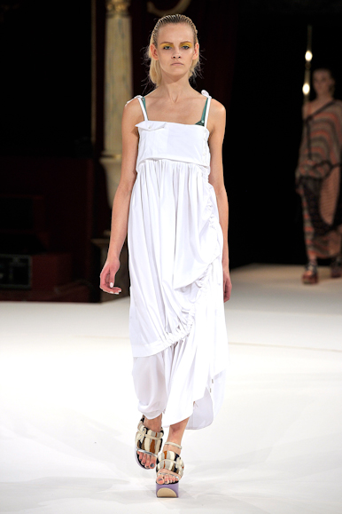 desfile-kenzo-parisverao2011rtw-116