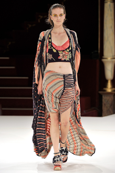desfile-kenzo-parisverao2011rtw-121
