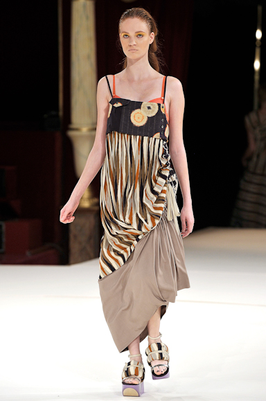 desfile-kenzo-parisverao2011rtw-122