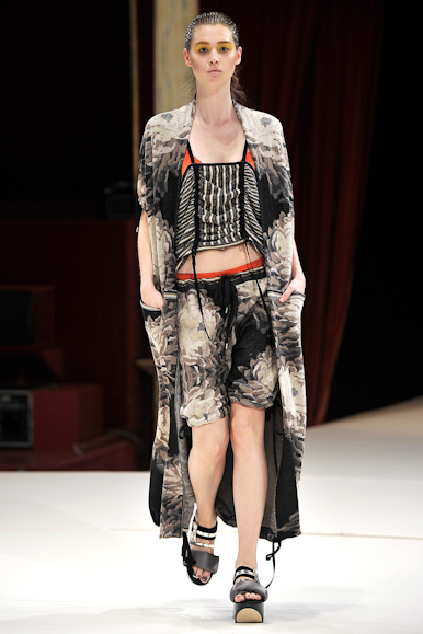 desfile-kenzo-parisverao2011rtw-128