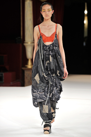 desfile-kenzo-parisverao2011rtw-130
