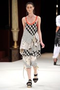 desfile-kenzo-parisverao2011rtw-134
