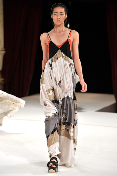 desfile-kenzo-parisverao2011rtw-136
