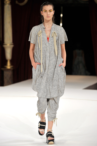 desfile-kenzo-parisverao2011rtw-137