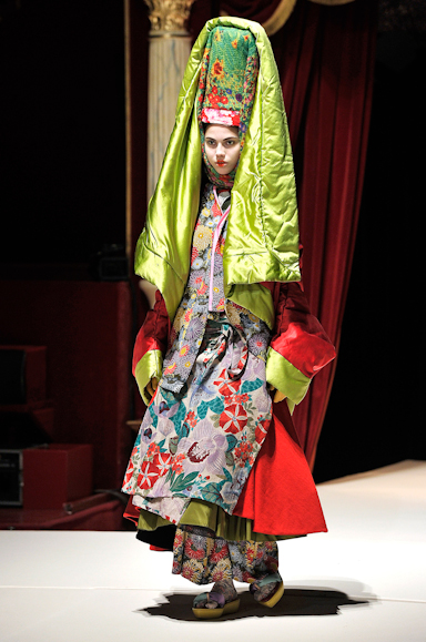 desfile-kenzo-parisverao2011rtw-147