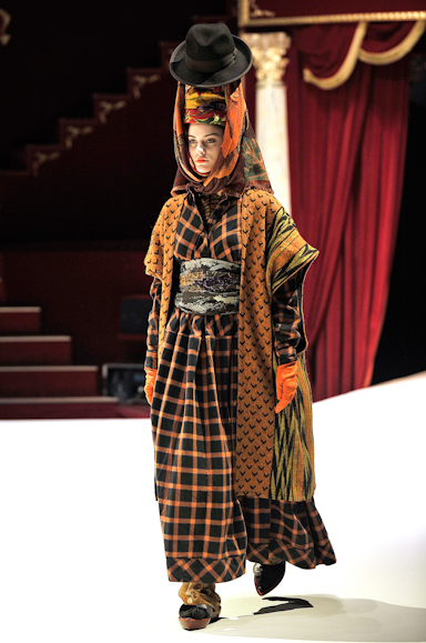 desfile-kenzo-parisverao2011rtw-149