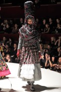 desfile-kenzo-parisverao2011rtw-169