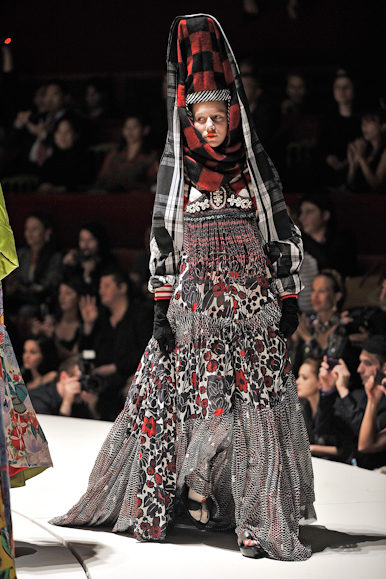 desfile-kenzo-parisverao2011rtw-172